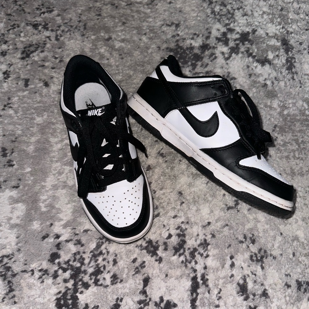 Nike sneaker Panda size US 3.5Y fit women size 5